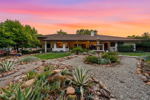 Photo of 1533 Arroyo Manor Drive, Redding, CA 96003 (MLS # 26-3819)