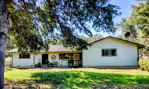 Photo of 17185 Bowman Road, Cottonwood, CA 96022 (MLS # 25-3976)
