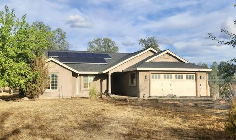 Photo of 6445 Ledgestone Court, Anderson, CA 96007 (MLS # 25-4153)
