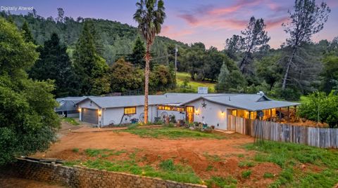 Photo of 19433 Le Claire Lane, Redding, CA 96003 (MLS # 26-1795)