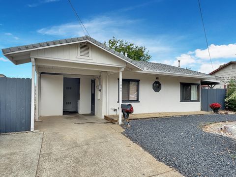 Photo of 1865 Douglass Street, Red Bluff, CA 96080 (MLS # 25-4463)