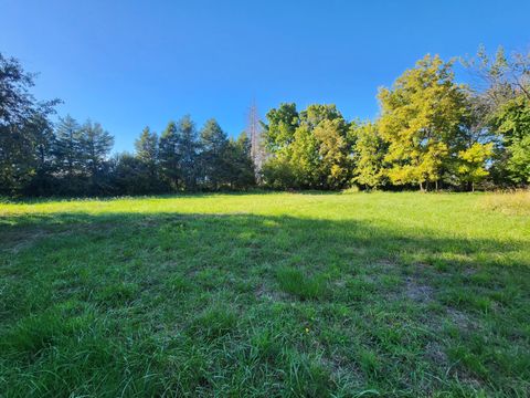Photo of 8224 Green Acres Lane, Redding, CA 96002 (MLS # 25-4645)