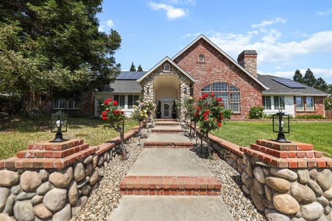 Photo of 2154 Harvard Way, Redding, CA 96003 (MLS # 25-5084)