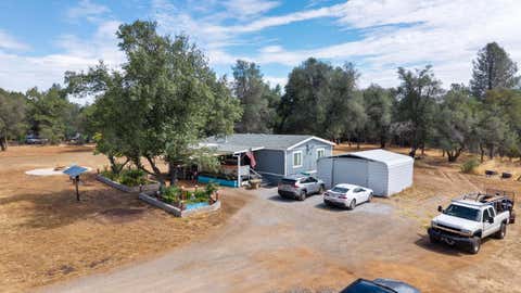 Photo of 6127 Snowpeak Drive, Anderson, CA 96007 (MLS # 26-3513)