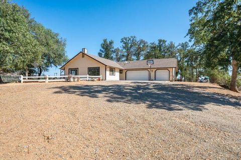 Photo of 7254 Abutment Way, Igo, CA 96047 (MLS # 25-4782)