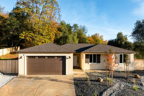 Photo of 3726 Craftsman Avenue, Shasta Lake, CA 96019 (MLS # 25-5327)