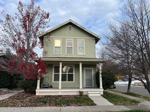 Photo of 804 Kite Lane, Redding, CA 96001 (MLS # 25-5319)