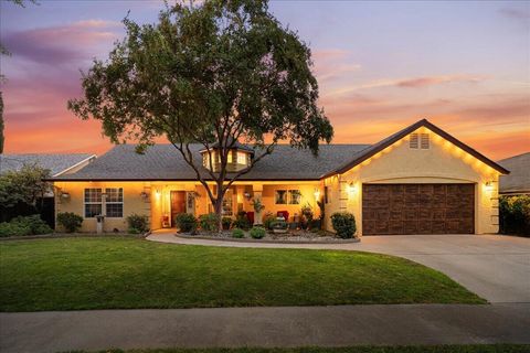 Photo of 2386 Farmington Avenue, Chico, CA 95928 (MLS # 25-4592)
