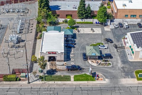 Photo of 2180 Churn Crk Road, Redding, CA 96002 (MLS # 25-5341)