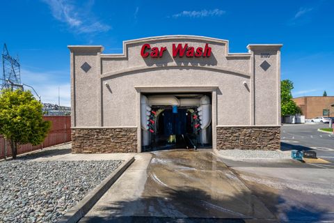 Photo of 2180 Churn Crk Road, Redding, CA 96002 (MLS # 25-5341)