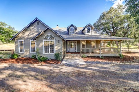 Photo of 13360 Oak Run Road, Oak Run, CA 96069 (MLS # 25-3810)