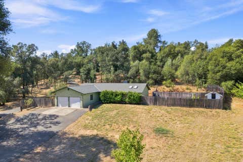 Photo of 10618 Old Oregon Trail, Redding, CA 96003 (MLS # 26-4129)