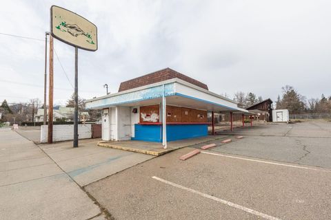 Photo of 1081 Main Street, Weaverville, CA 96093 (MLS # 25-3924)