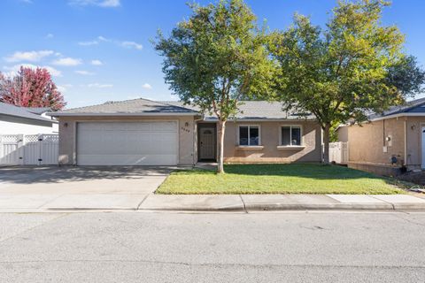 Photo of 3699 Vinewood Drive, Anderson, CA 96007 (MLS # 25-4923)