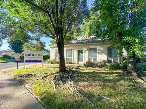 Photo of 373 Park Marina Circle, Redding, CA 96001 (MLS # 25-3476)