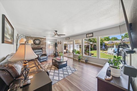 Photo of 2912 Squire Avenue, Redding, CA 96002 (MLS # 25-2916)