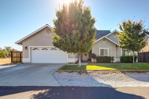 Photo of 19264 Espinoza Way, Cottonwood, CA 96022 (MLS # 26-6393)