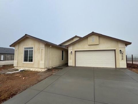 Photo of 5172 Merced Court, Redding, CA 96002 (MLS # 25-1463)
