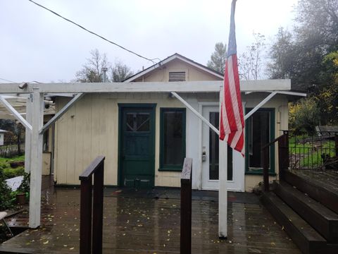 Photo of 3400 Beacon Drive, Anderson, CA 96007 (MLS # 25-3937)