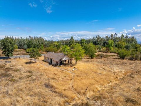 Photo of 21353 Kimberly Road, Anderson, CA 96007 (MLS # 25-4218)