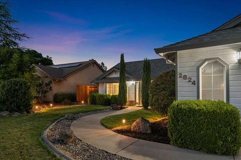Photo of 2824 Blue Bell Drive, Redding, CA 96001 (MLS # 25-4062)