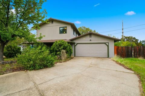 Photo of 1450 Greenback Lane, Redding, CA 96003 (MLS # 25-4913)