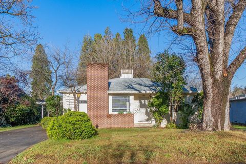 Photo of 686 Coronado Street, Redding, CA 96003 (MLS # 26-627)