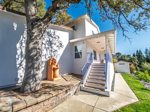Photo of 2520 Snow Lane, Redding, CA 96003 (MLS # 25-4794)
