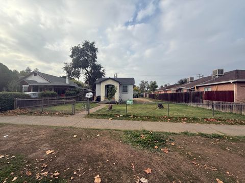 Photo of 745 Parkview Avenue, Redding, CA 96001 (MLS # 25-4909)