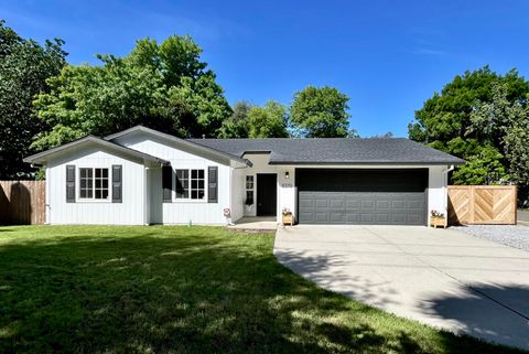 Photo of 5370 Cedars Road, Redding, CA 96001 (MLS # 26-1745)