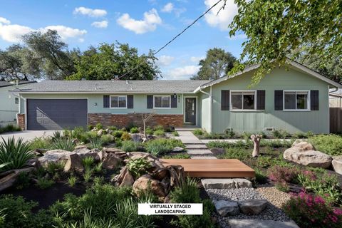 Photo of 952 Camino Court, Redding, CA 96002 (MLS # 25-4505)