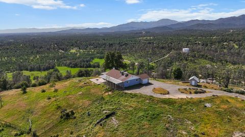 Photo of 13497 Old Oregon Trail, Redding, CA 96003 (MLS # 26-1375)