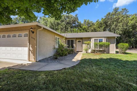 Photo of 3696 Brentwood Lane, Anderson, CA 96007 (MLS # 26-2897)