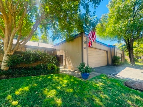 Photo of 1902 Bechelli Lane, Redding, CA 96002 (MLS # 26-4487)