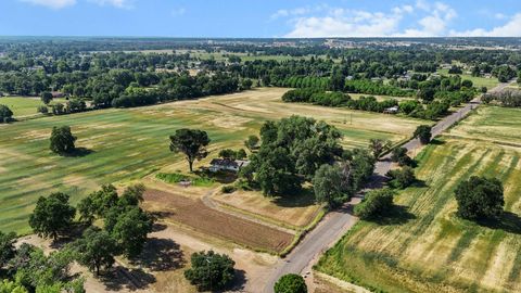 Photo of 21077 Dodson Lane, Anderson, CA 96007 (MLS # 25-4212)