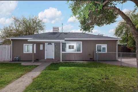 Photo of 725 East Avenue, Red Bluff, CA 96080 (MLS # 26-218)