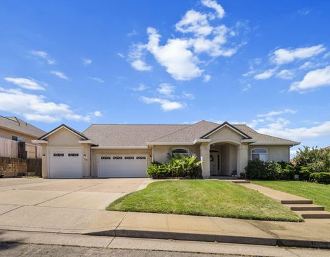 Photo of 558 Fair Hill Drive, Redding, CA 96003 (MLS # 26-1985)