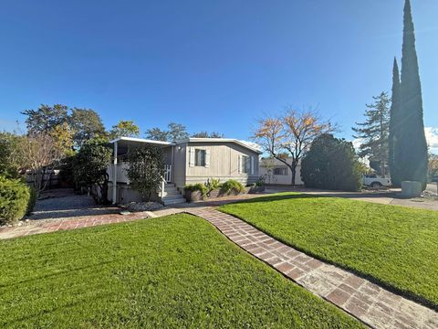 Photo of 1127 Redwood Boulevard, Redding, CA 96003 (MLS # 25-5108)