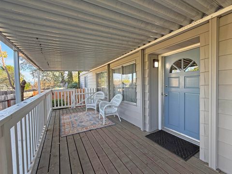 Photo of 1127 Redwood Boulevard, Redding, CA 96003 (MLS # 25-5108)