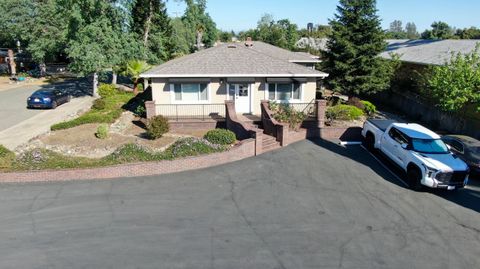 Photo of 2727 Bechelli Lane, Redding, CA 96002 (MLS # 26-1317)
