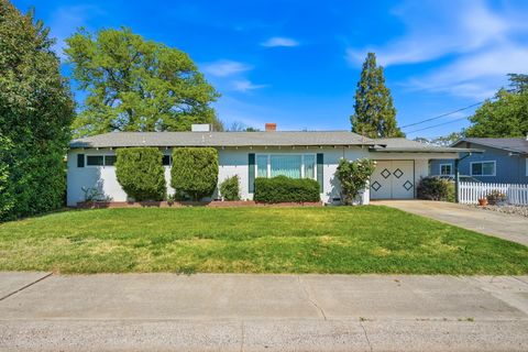 Photo of 1570 Douglass Street, Red Bluff, CA 96080 (MLS # 26-1799)