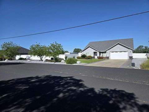 Photo of 19229 Espinazo Way, Cottonwood, CA 96022 (MLS # 26-2169)