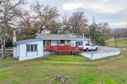 Photo of 15799 Nauvoo Trail, Redding, CA 96001 (MLS # 25-5443)