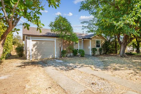Photo of 1450 Bulkeley Street, Red Bluff, CA 96080 (MLS # 26-481)
