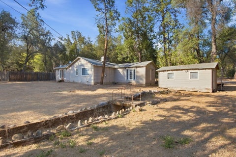 Photo of 12424 Quartz Hill Road, Redding, CA 96003 (MLS # 26-5170)