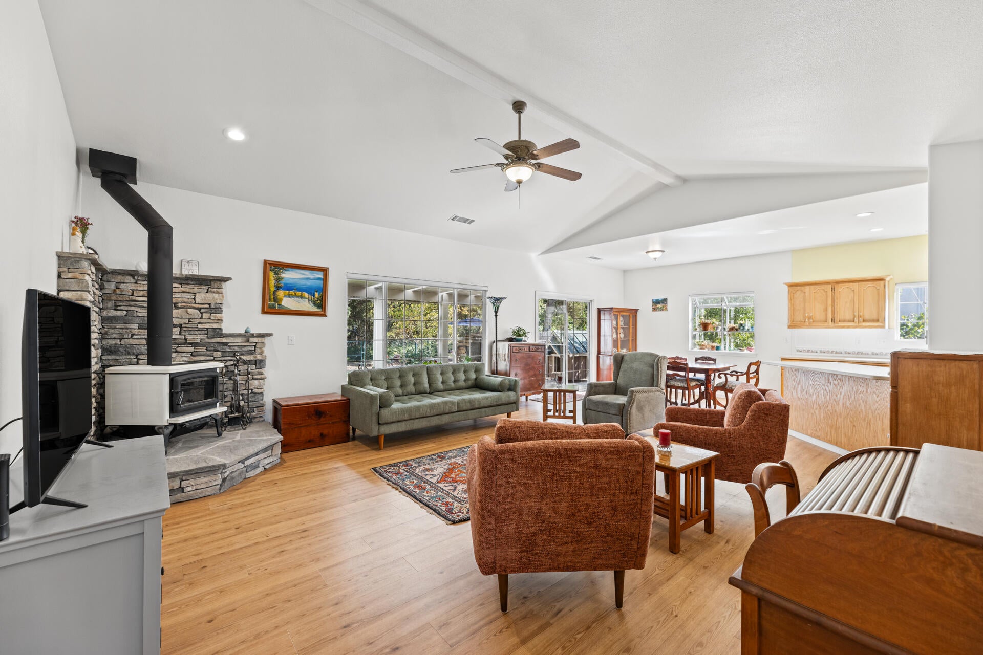 6787 Hemlock Street