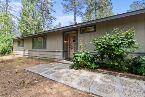 Photo of 15084 Early Dawn Lane, Redding, CA 96003 (MLS # 26-2052)