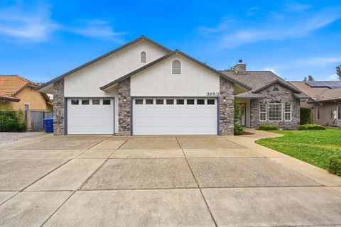 Photo of 3953 Eagle Parkway, Redding, CA 96001 (MLS # 26-2819)
