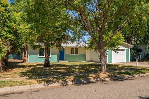 Photo of 3081 Sharon Avenue, Anderson, CA 96007 (MLS # 25-3513)