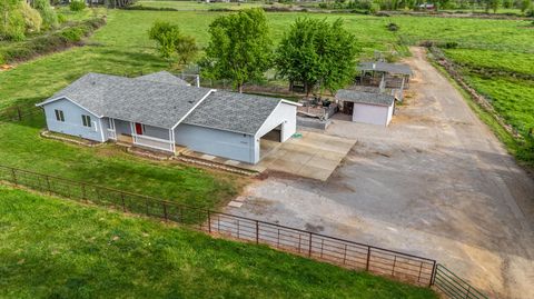 Photo of 22405 Venzke Road, Cottonwood, CA 96022 (MLS # 26-1290)